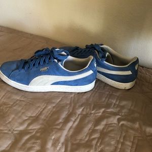 Athletic mens shoes